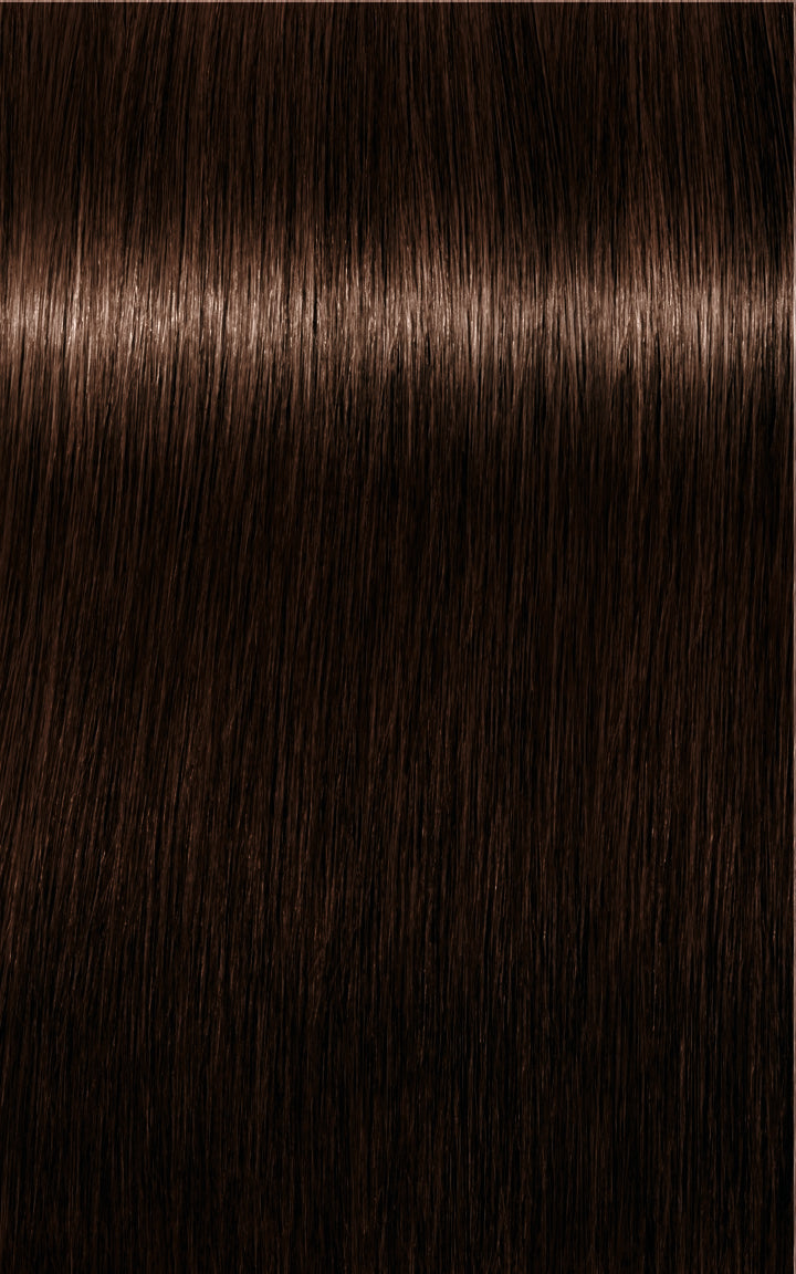 Nuanță de păr brun intens cu reflexii calde și profunzime naturală, ideală pentru un look elegant și sofisticat