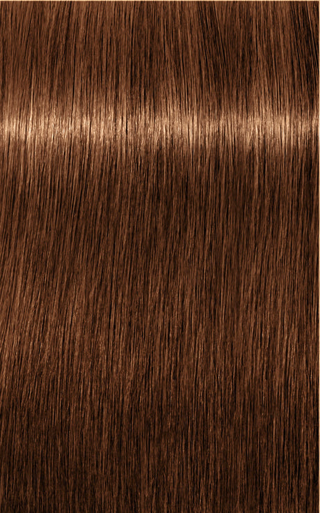 Nuanță de păr castaniu cald cu reflexii aurii și aspect mătăsos, perfectă pentru un look luminos și natural