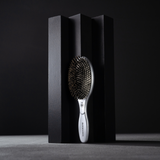 Perie profesională Olivia Garden Expert Care Oval Silver cu peri naturali de mistreț pentru strălucire și îngrijire