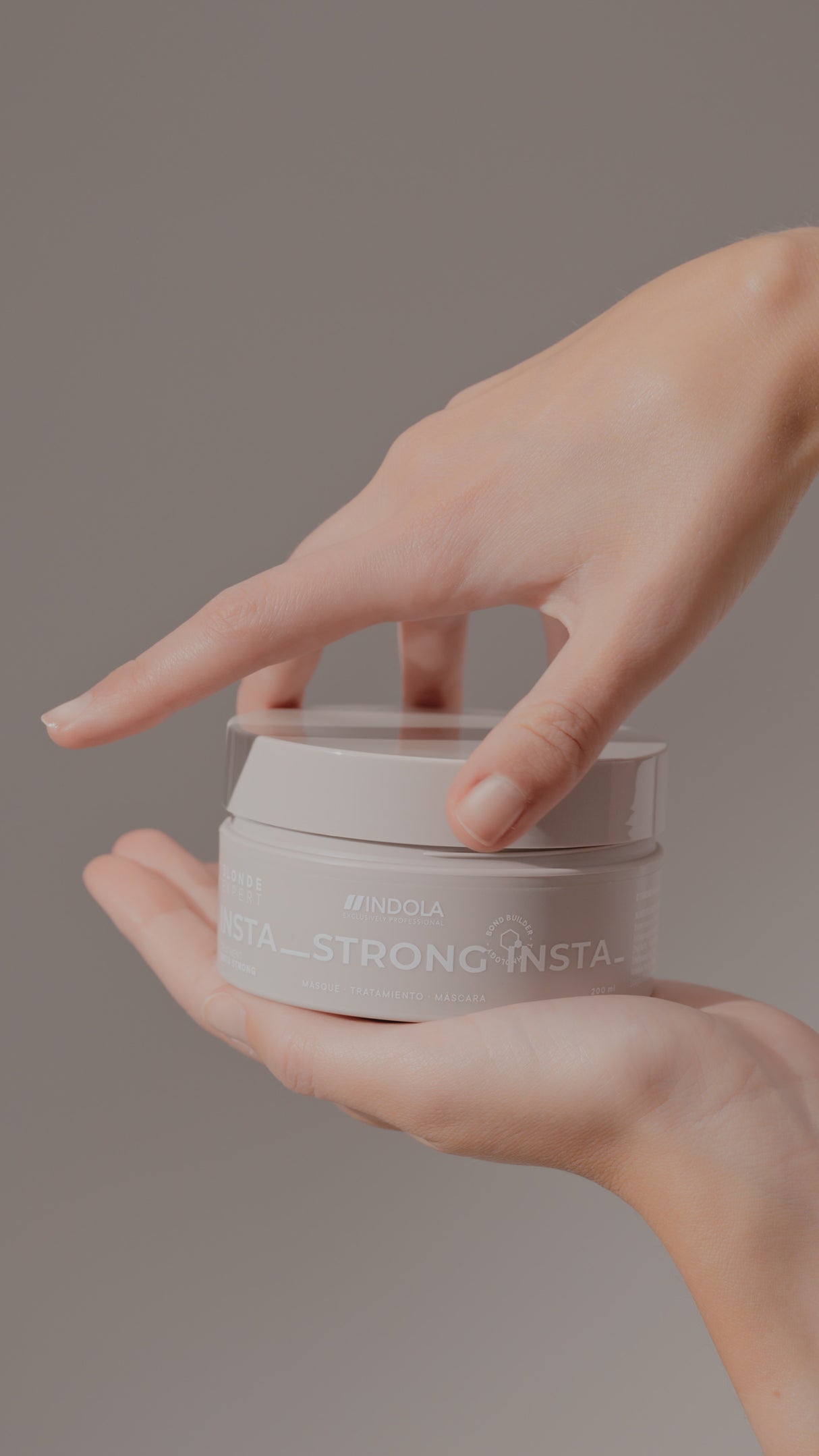 Indola Blonde Expert InstaStrong Treatment– Tratament Reparator Intens pentru Păr Blond Degradat, cu Tehnologie Hair-Bond și Fără Silicon